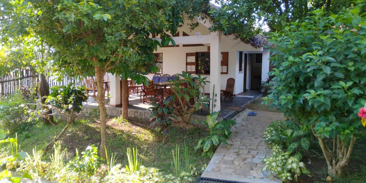 אמבהטולואקה Hotel Benjamin מראה חיצוני תמונה